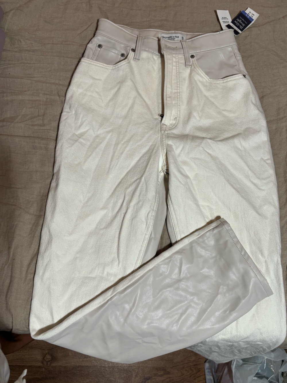 New with tags 🏷️ Abercrombie & Fitch Cream Corduroy Straight Pants